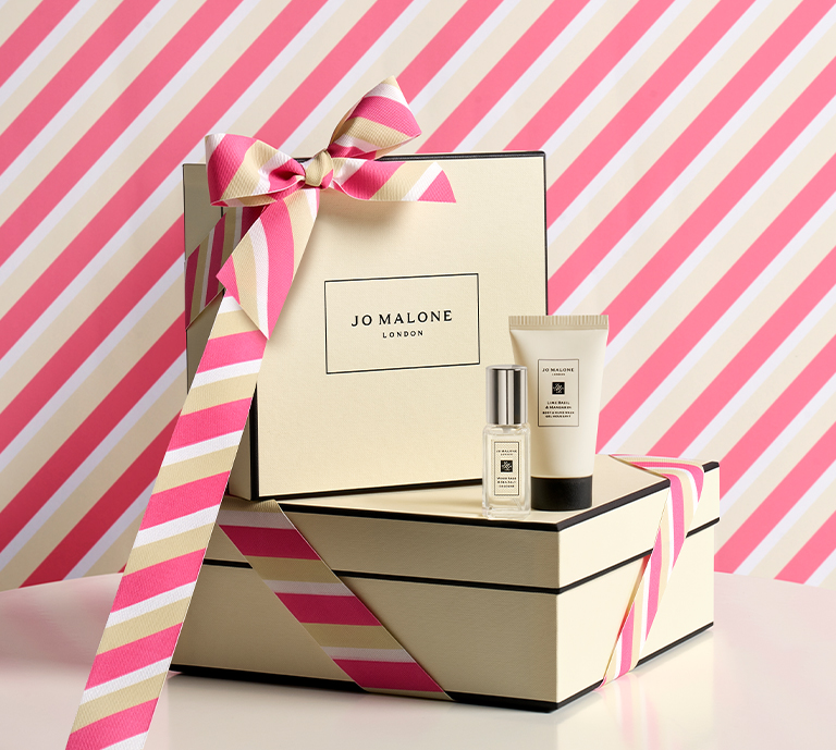 Banner text promoting Jo Malones Summer offer where you receive a complimentary summer scents duo when spending £130 on Jo Malone. 
