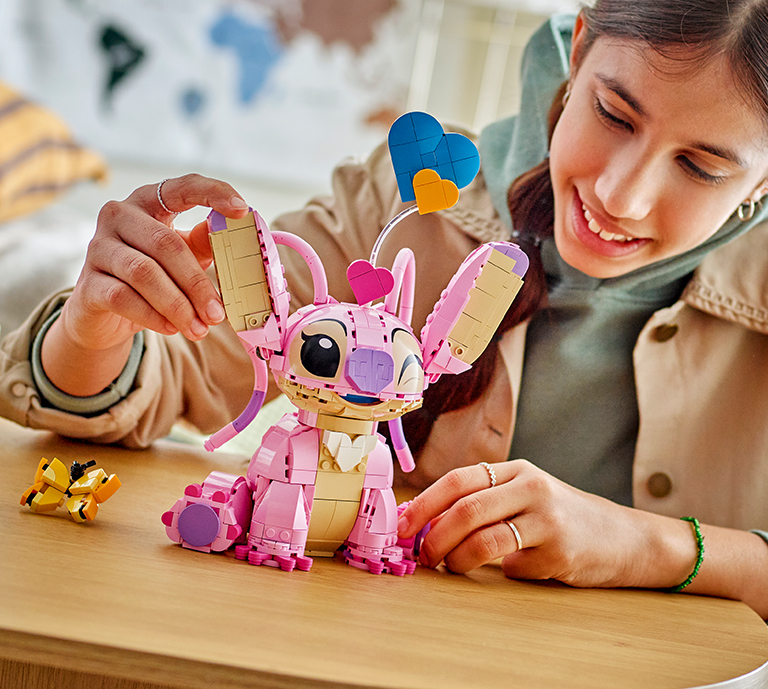 Banner Advertisement for gifting LEGO sets this Easter with an image of a woman and child building the LEGO bunny