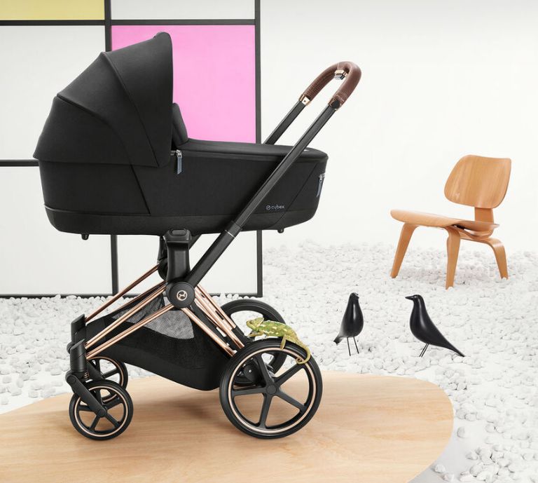 PRIAM Banner showing the PRIAM Pushchair with the Cloud T i-Size full lie-flat, rotating baby car seat