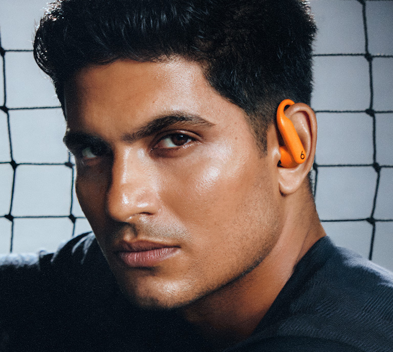 Image of man wearing Powerbeats Pro 2 in-ear headphones.